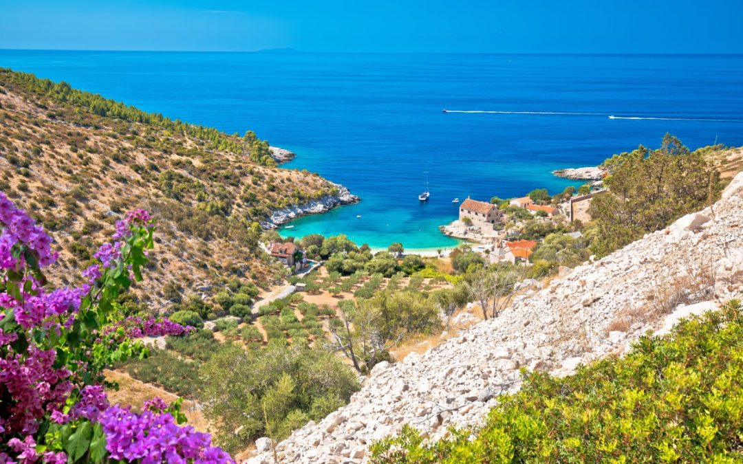 Top 10 plaža koje morate posjetiti na Hvaru