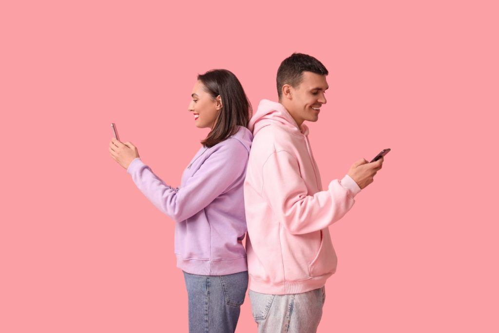 Kako prepoznati da netko flerta s vama u porukama Kako prepoznati da netko flerta s vama u porukama