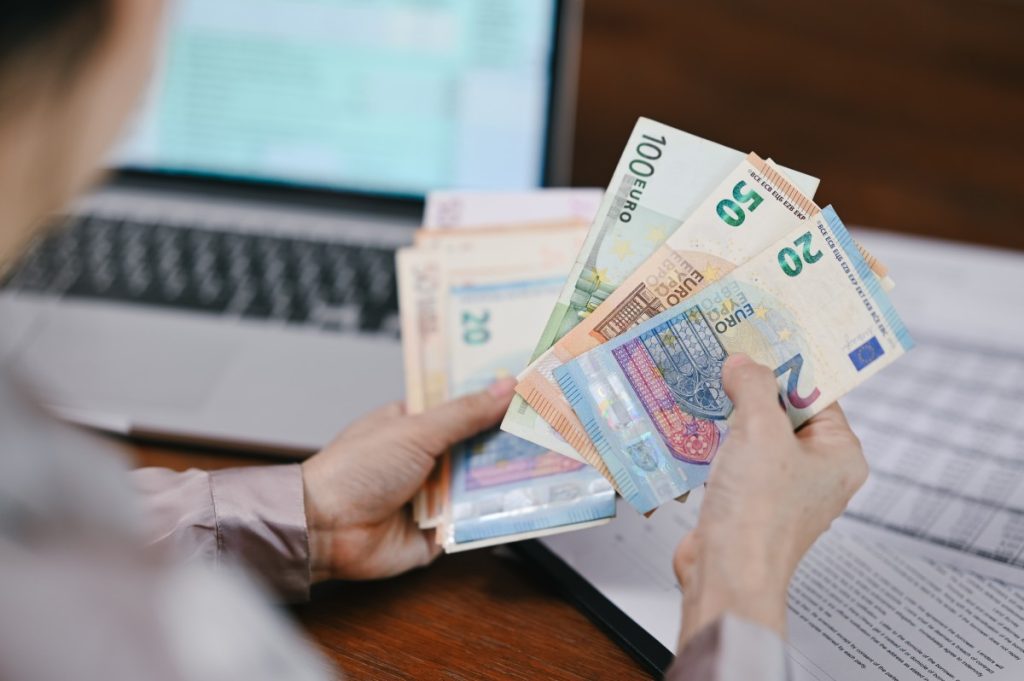 Kako odabrati najpovoljniji kredit kada vam je novac potreban hitno
